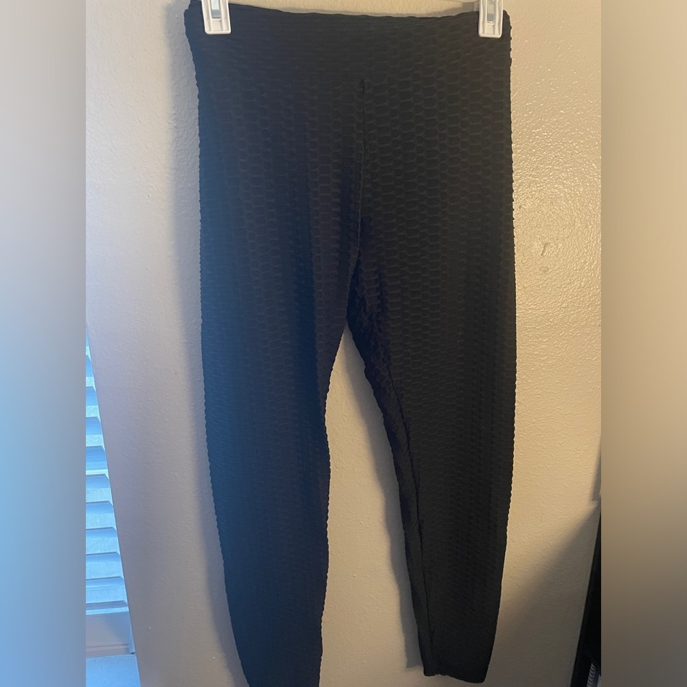 Scrunched butt lifting leggings